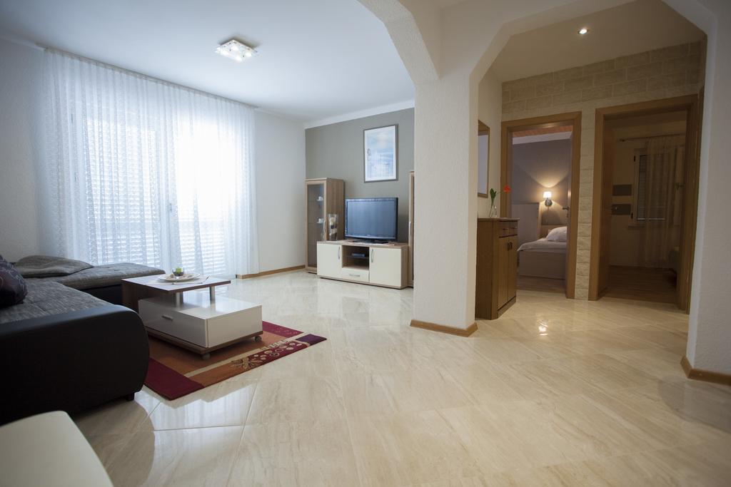 Apartments Villa Silvia Makarska Buitenkant foto